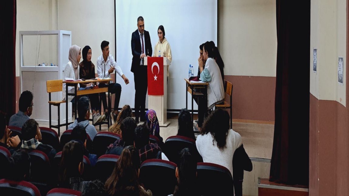 Yenilenebilir(tükenmeyen) enerji kaynakları mı? Yenilenemeyen(tükenen) enerji kaynakları mı? Adlı münazara etkinliğimiz 